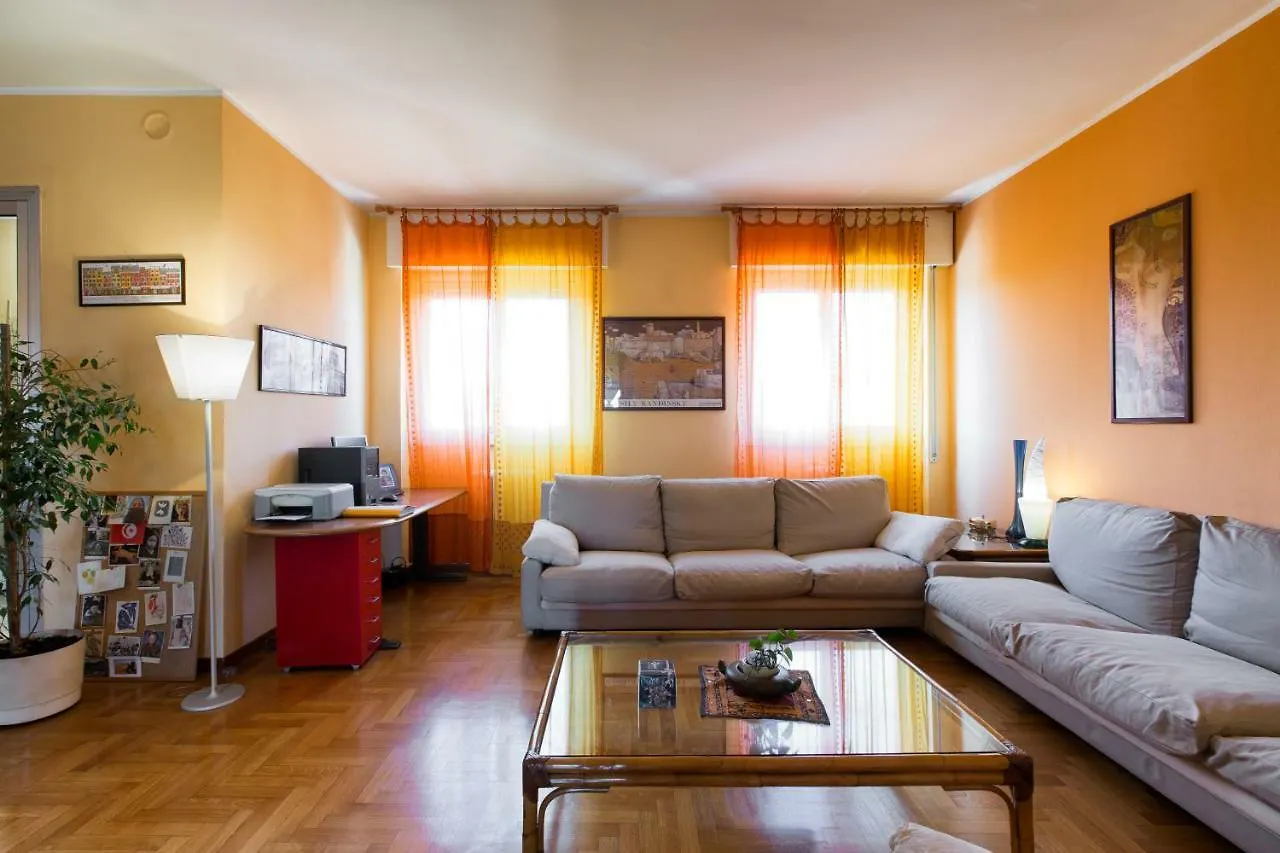 Apartment Appartamento 160 Mq Milan